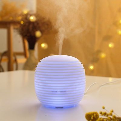 Diffusor de aroma USB portátil de aceite esencial blanco de 100 ml perfecto para el spa de la oficina en el hogar